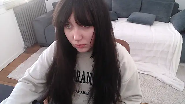 Snapshot of Lynylou chatting on December 2, 10:18 am Lynylou online show from December 2, 10:18 am