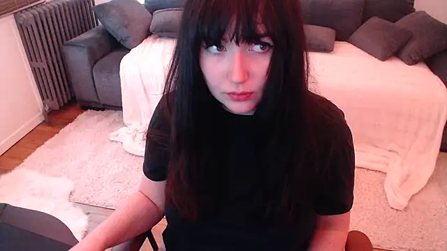 Snapshot of Lynylou chatting on December 10, 1:44 pm Lynylou online show from December 10, 1:44 pm