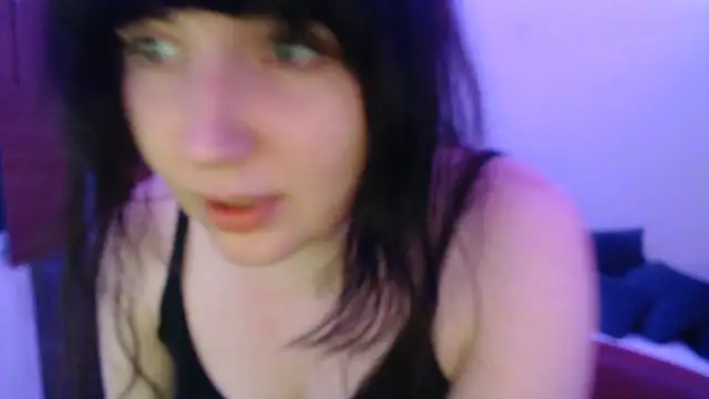 Snapshot of Lynylou chatting on December 11, 10:16 pm Lynylou online show from December 11, 10:16 pm