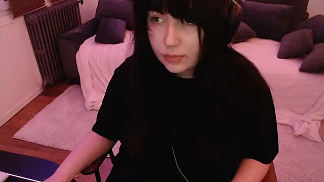 Snapshot of Lynylou chatting on December 26, 6:43 pm Lynylou online show from December 26, 6:43 pm