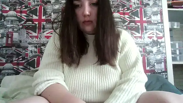Snapshot of Lynylou chatting on October 15, 9:42 am Lynylou online show from October 15, 9:42 am
