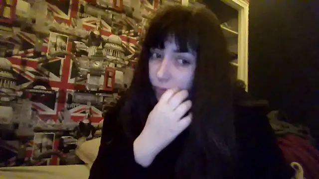 Snapshot of Lynylou chatting on December 3, 9:24 pm Lynylou online show from December 3, 9:24 pm