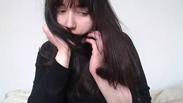 Lynylou online show from April 1, 12:39 pm