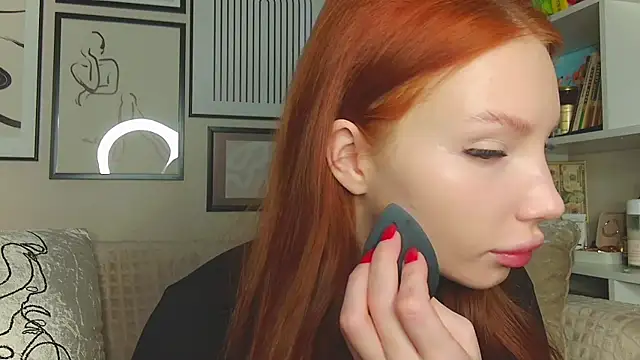 JudyWalkerr online show from March 19, 3:30 am