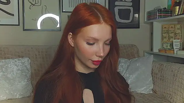 JudyWalkerr online show from March 19, 6:35 am