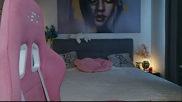 JudyWalkerr online show from March 21, 6:18 am