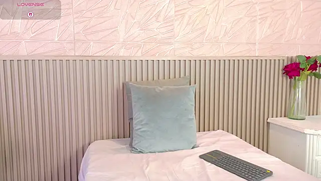 paula  cruzz online show from October 15, 9:15 pm