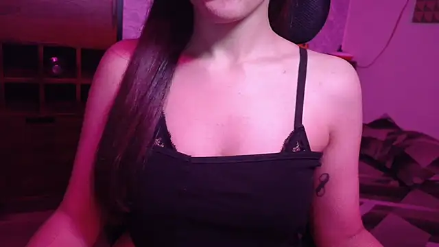 Snapshot of MidnightFlame chatting on October 12, 12:42 am MidnightFlame online show from October 12, 12:42 am