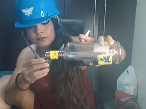 Snapshot of blzed420 chatting on January 31, 10:10 pm blzed420 online show from January 31, 10:10 pm