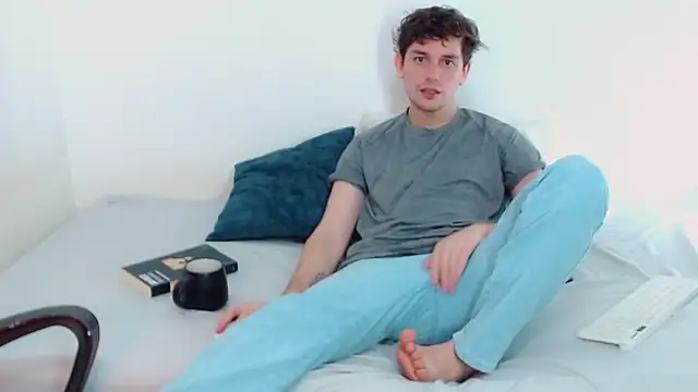 Snapshot of Elio555 chatting on December 3, 9:12 pm Elio555 online show from December 3, 9:12 pm