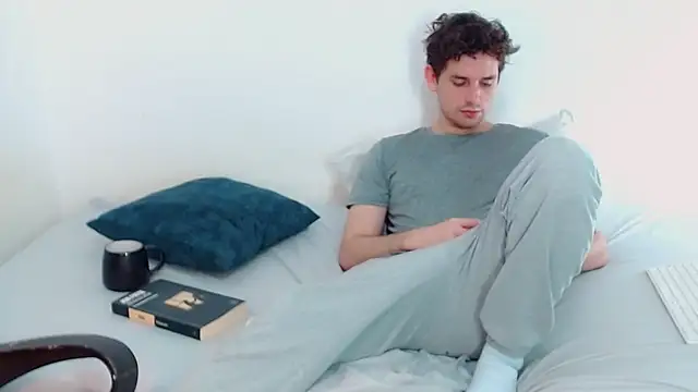 Snapshot of Elio555 chatting on December 5, 10:12 pm Elio555 online show from December 5, 10:12 pm