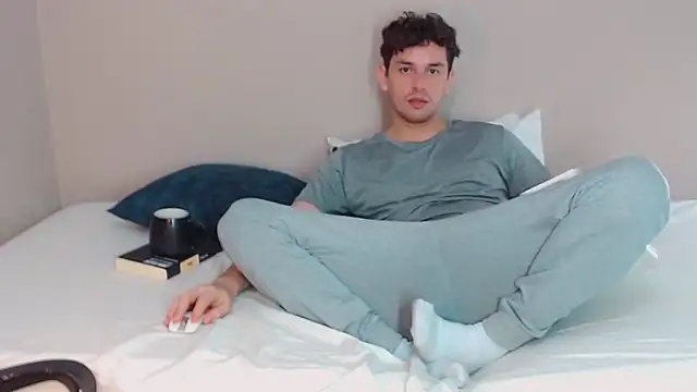 Snapshot of Elio555 chatting on December 21, 8:00 pm Elio555 online show from December 21, 8:00 pm