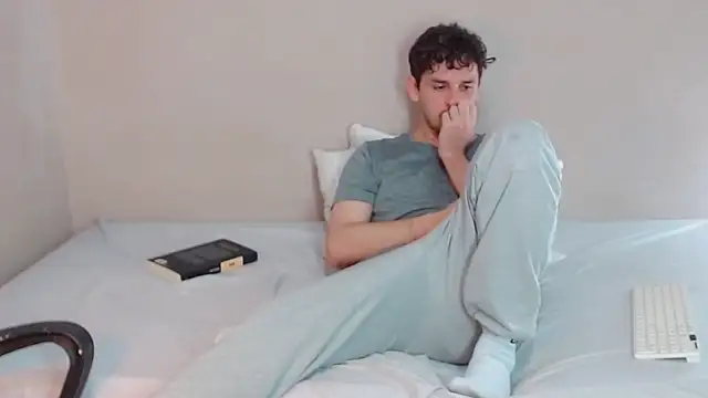 Snapshot of Elio555 chatting on December 29, 6:05 pm Elio555 online show from December 29, 6:05 pm