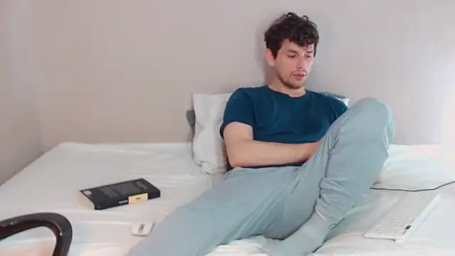 Snapshot of Elio555 chatting on January 19, 9:13 pm Elio555 online show from January 19, 9:13 pm