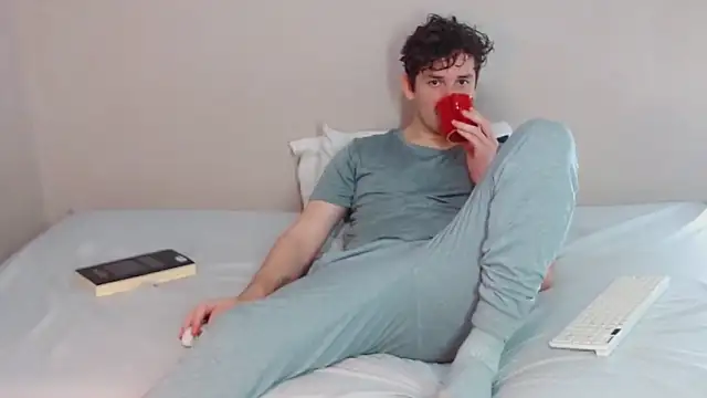 Snapshot of Elio555 chatting on February 3, 12:04 am Elio555 online show from February 3, 12:04 am