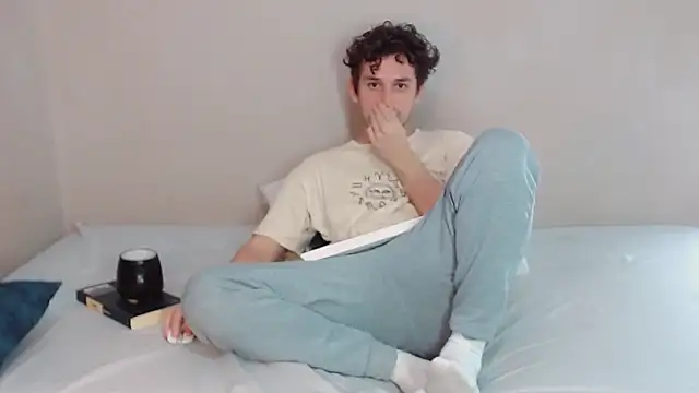 Snapshot of Elio555 chatting on February 9, 4:14 am Elio555 online show from February 9, 4:14 am