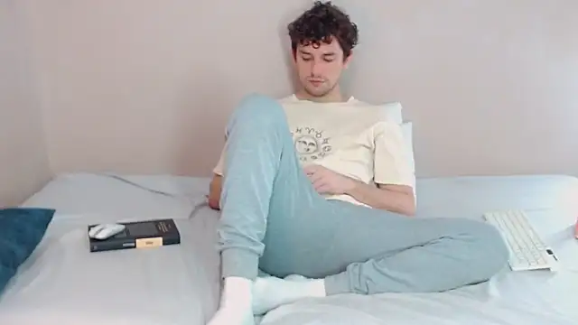 Snapshot of Elio555 chatting on February 9, 9:49 pm Elio555 online show from February 9, 9:49 pm