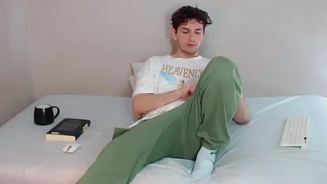 Snapshot of Elio555 chatting on March 9, 4:05 am Elio555 online show from March 9, 4:05 am