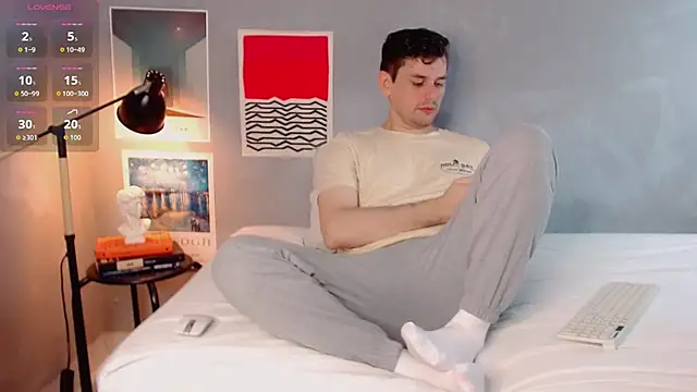 Snapshot of Elio555 chatting on November 23, 12:10 am Elio555 online show from November 23, 12:10 am