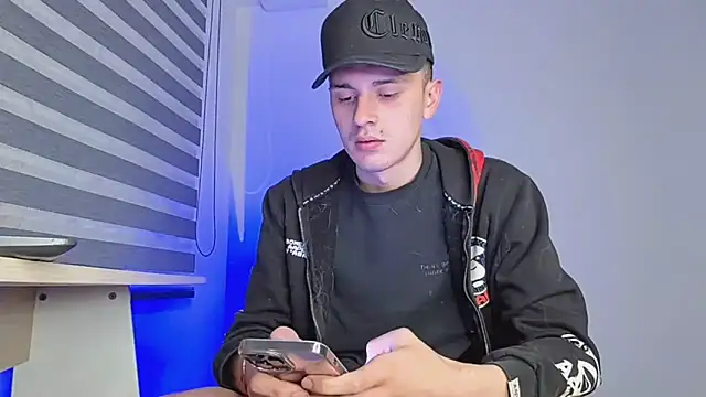 Snapshot of bastia_noooo chatting on November 19, 3:50 am bastia noooo online show from November 19, 3:50 am