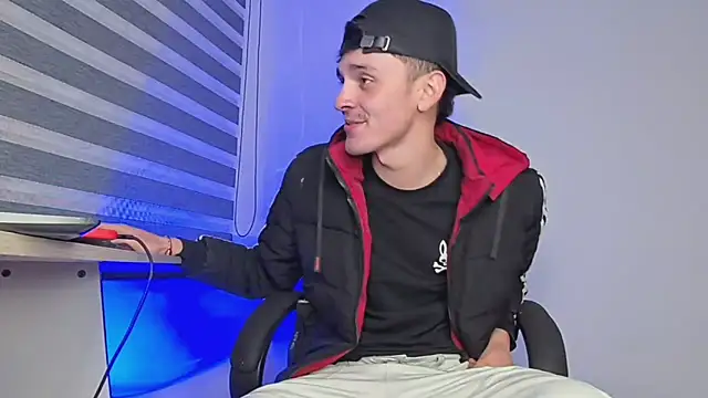 Snapshot of bastia_noooo chatting on December 18, 2:50 am bastia noooo online show from December 18, 2:50 am