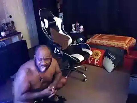 Snapshot of bigshh8 chatting on March 20, 1:13 am bigshh8 online show from March 20, 1:13 am