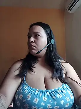 Snapshot of Angiee2001 chatting on May 18, 3:51 pm Angiee2001 online show from May 18, 3:51 pm