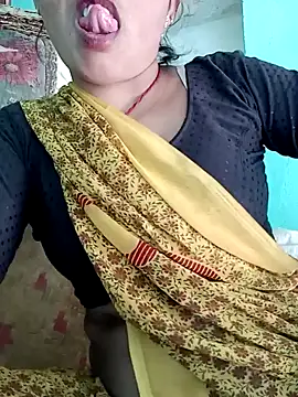 Snapshot of Hotsarina chatting on December 16, 6:43 am Hotsarina online show from December 16, 6:43 am