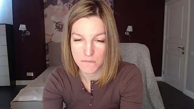 Snapshot of EmilyWalkeri chatting on January 8, 7:45 am EmilyWalkeri online show from January 8, 7:45 am