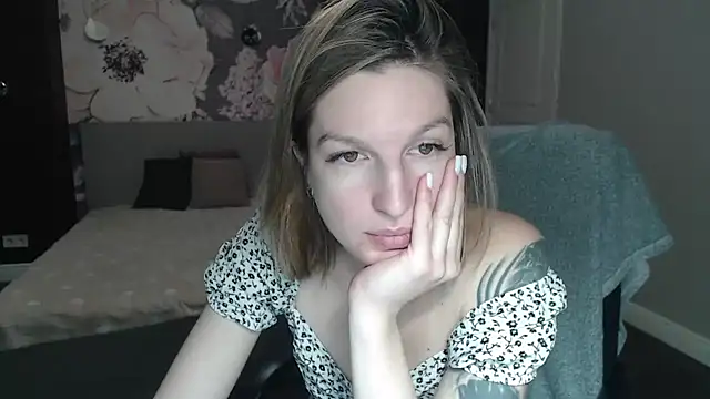 Snapshot of EmilyWalkeri chatting on January 14, 7:48 am EmilyWalkeri online show from January 14, 7:48 am