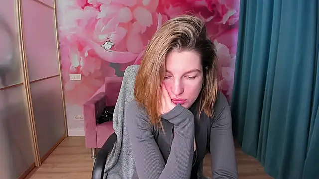 Snapshot of EmilyWalkeri chatting on January 28, 7:53 am EmilyWalkeri online show from January 28, 7:53 am