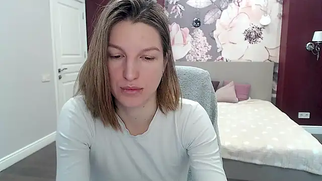 Snapshot of EmilyWalkeri chatting on February 6, 7:56 am EmilyWalkeri online show from February 6, 7:56 am