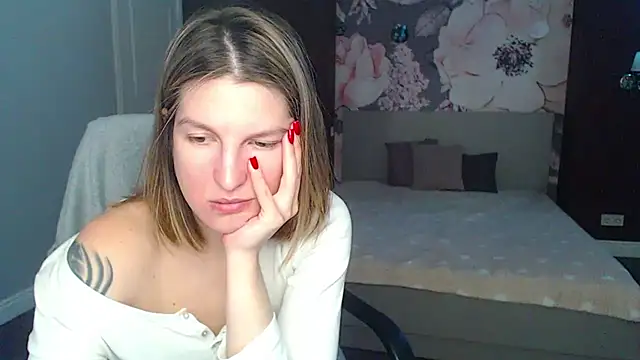 Snapshot of EmilyWalkeri chatting on February 19, 7:50 am EmilyWalkeri online show from February 19, 7:50 am