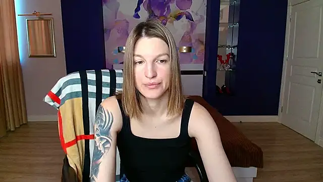 Snapshot of EmilyWalkeri chatting on February 26, 8:04 am EmilyWalkeri online show from February 26, 8:04 am