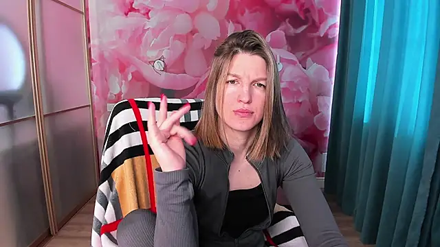 Snapshot of EmilyWalkeri chatting on February 27, 8:06 am EmilyWalkeri online show from February 27, 8:06 am