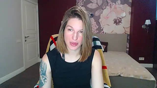 Snapshot of EmilyWalkeri chatting on March 5, 8:10 am EmilyWalkeri online show from March 5, 8:10 am