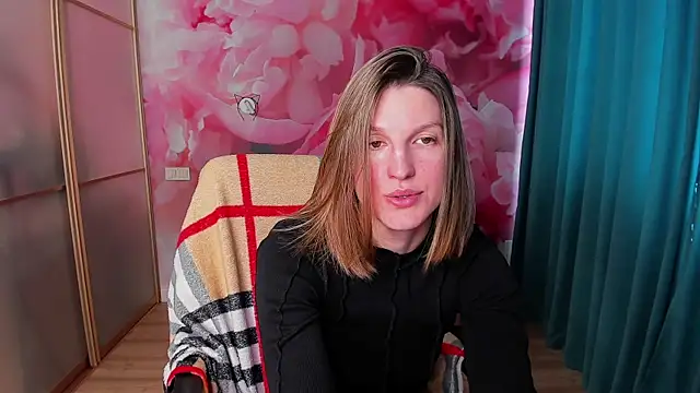 Snapshot of EmilyWalkeri chatting on March 16, 11:27 am EmilyWalkeri online show from March 16, 11:27 am