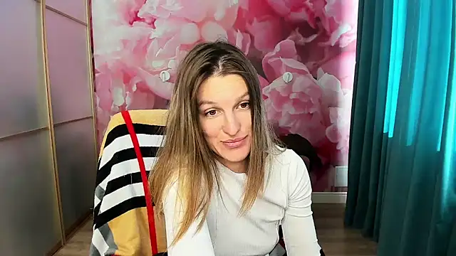 Snapshot of EmilyWalkeri chatting on October 20, 8:37 am EmilyWalkeri online show from October 20, 8:37 am