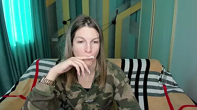 Snapshot of EmilyWalkeri chatting on October 29, 7:43 am EmilyWalkeri online show from October 29, 7:43 am