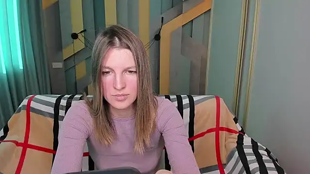 Snapshot of EmilyWalkeri chatting on November 21, 8:13 am EmilyWalkeri online show from November 21, 8:13 am