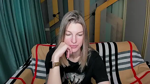 Snapshot of EmilyWalkeri chatting on December 5, 7:50 am EmilyWalkeri online show from December 5, 7:50 am