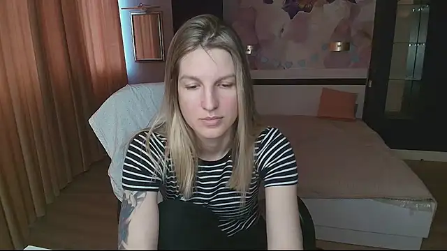 EmilyWalkeri online show from May 10, 7:13 am
