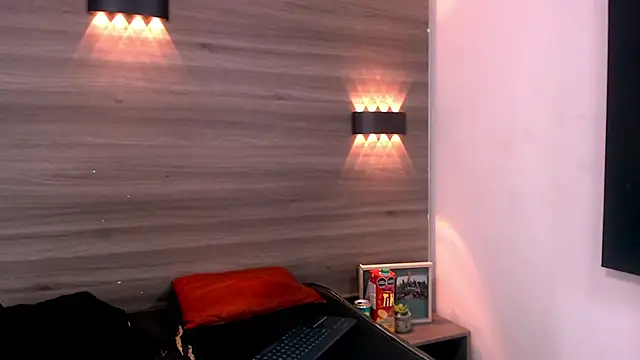 Levis Montes online show from December 19, 6:45 pm