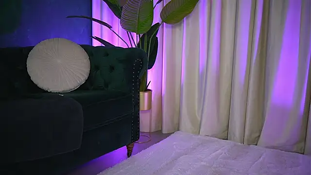 FoxieJullia online show from November 8, 4:45 am