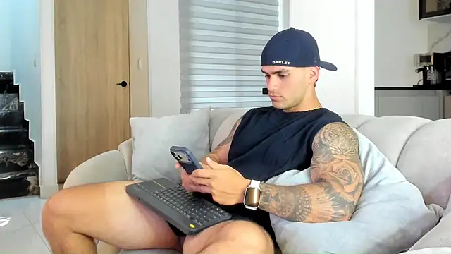 Snapshot of Ricardogo19 chatting on May 16, 6:39 pm Ricardogo19 online show from May 16, 6:39 pm