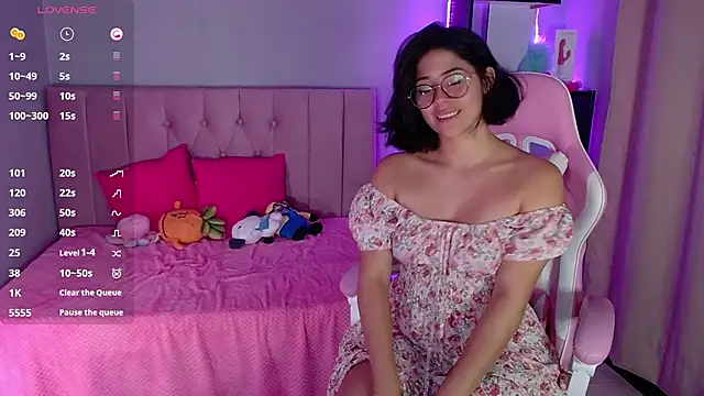 Snapshot of LoaLuxury chatting on January 24, 2:07 am LoaLuxury online show from January 24, 2:07 am