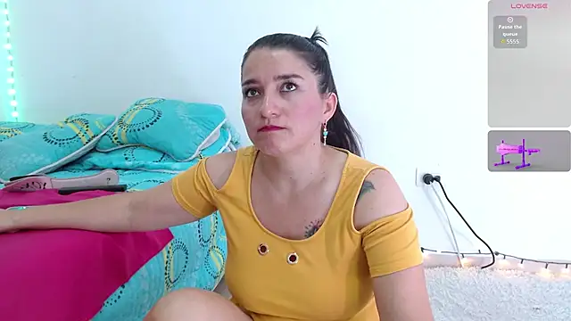 Emelyross  online show from March 21, 4:43 pm