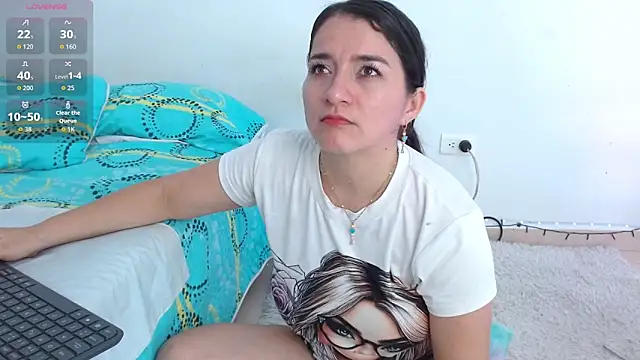 Snapshot of Emelyross_ chatting on June 3, 7:30 pm Emelyross online show from June 3, 7:30 pm