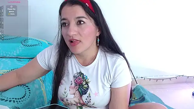 Snapshot of Emelyross_ chatting on June 13, 7:56 pm Emelyross online show from June 13, 7:56 pm