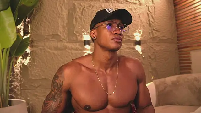 Logan Varela online show from March 13, 1:43 am